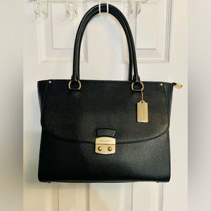 ❌SOLD❌ Coach leather satchel handbag with zip closure